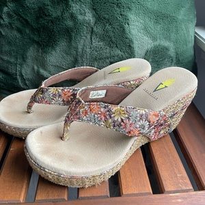 Volatile heeled sandals, Size 8